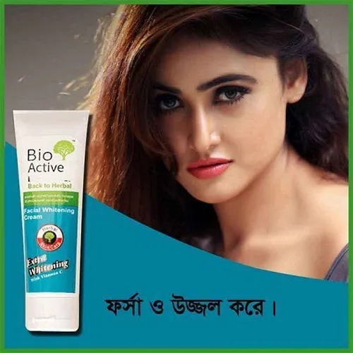 28137 woman applying cream