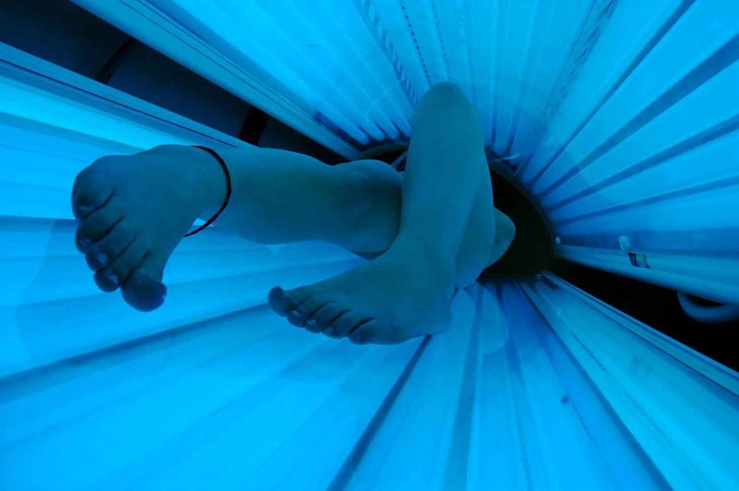 /img/28338-teeth-whitening-tanning-bed-7.webp